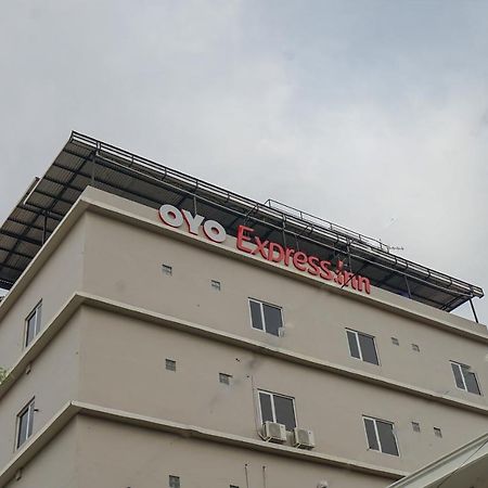 Oyo 616 Express Inn Palembang Eksteriør billede