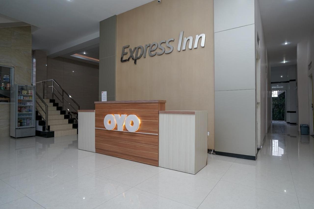 Oyo 616 Express Inn Palembang Eksteriør billede